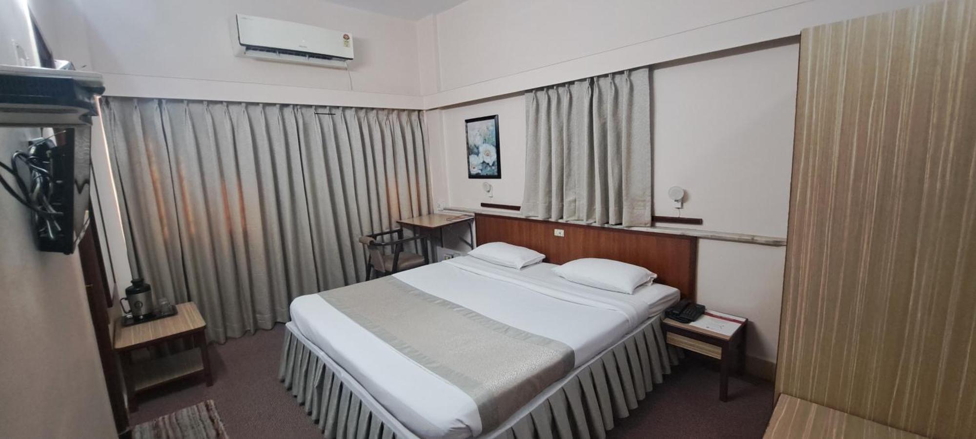 Hotel Swaroop Púna Exteriér fotografie