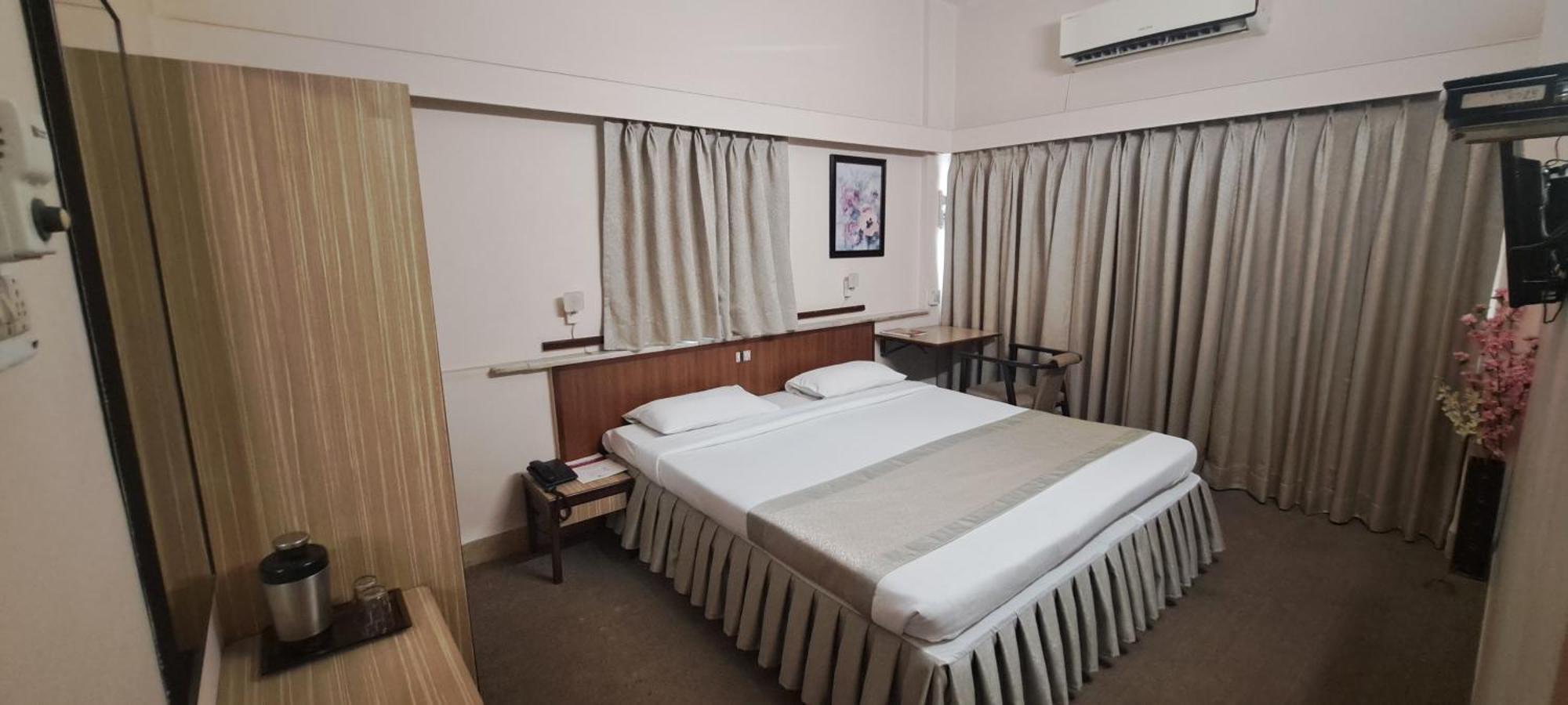 Hotel Swaroop Púna Exteriér fotografie