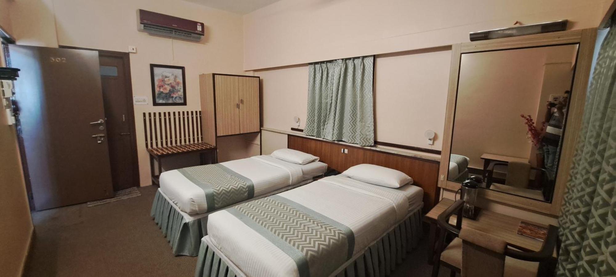 Hotel Swaroop Púna Exteriér fotografie