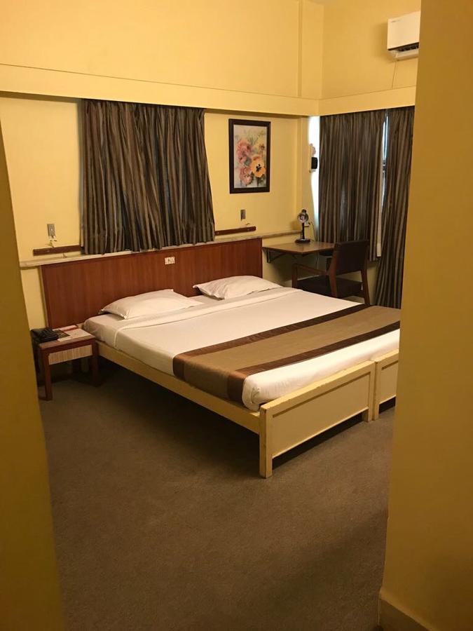 Hotel Swaroop Púna Exteriér fotografie